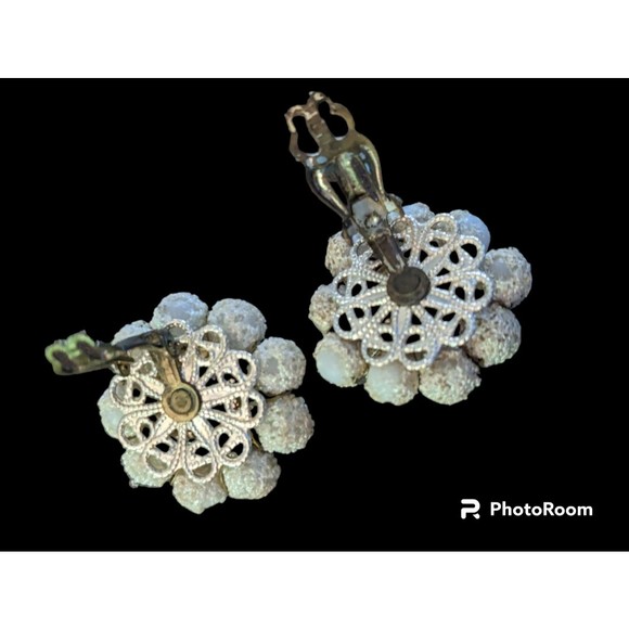 Vintage 1940s Japan White Textured Bead Cluster Clip Earrings Clear Stone Sand - Picture 5 of 5